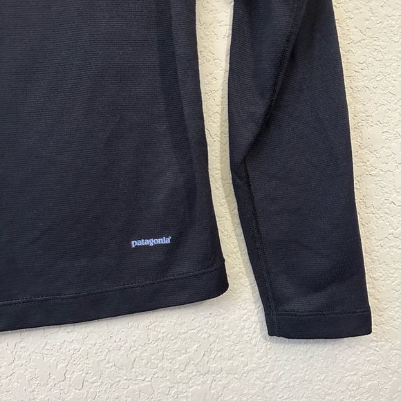 PATAGONIA Capilene Long Sleeve Baselayer T-Shirt Crew Neck in Black - Picture 3 of 9